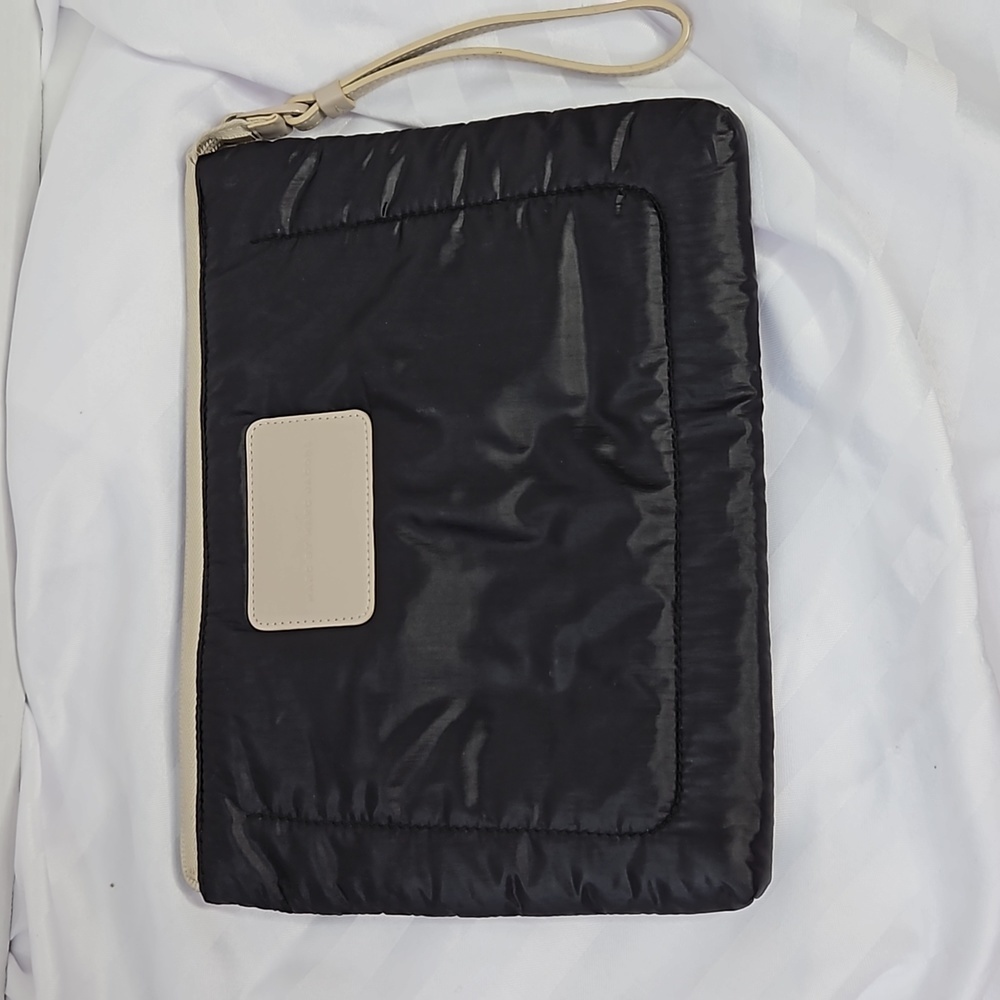 MARC JACOBS NYLON WRISTLET IN BLACK